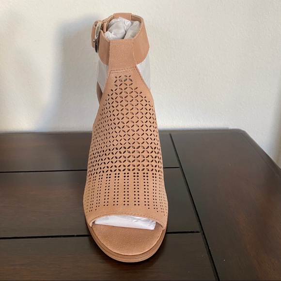 🔴LAST ONE🔴Marc Fisher LTD Vixen Peeptoe Sandal - Picture 3 of 8